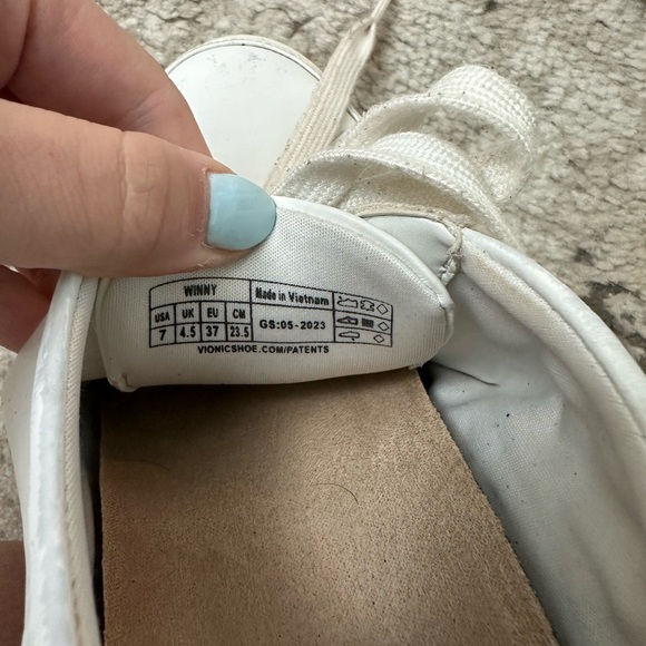 Vionic White Sneakers Size 7 - Picture 5 of 5